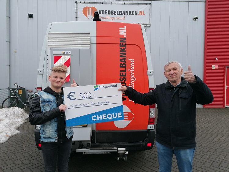 uitreiking cheque aan voedselbanken