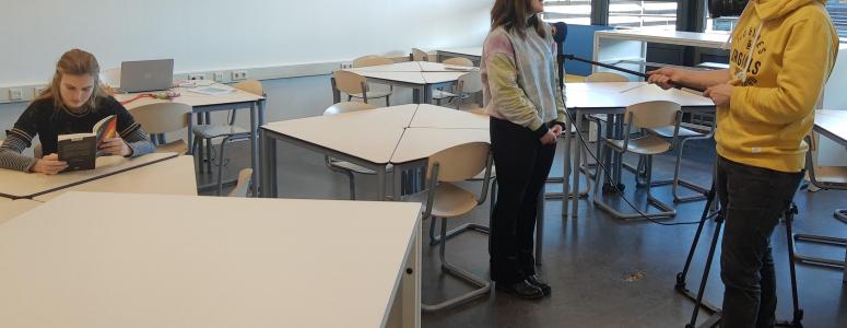 Leerlingen Het Drachtster Lyceum over het vak Fries bij Omrop Fryslân