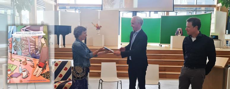 Uitreiking eerste uitgegeven boek OSG Singelland