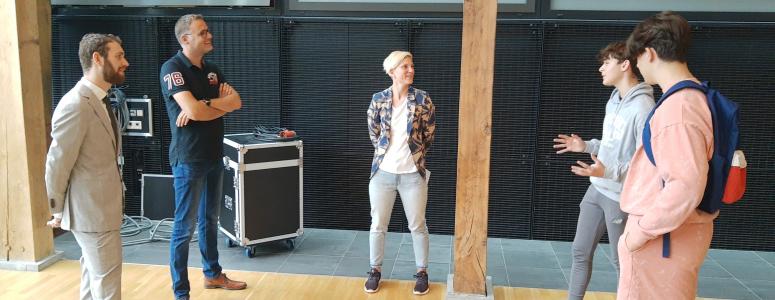 Leerlingen Drachtster Lyceum in gesprek met politici