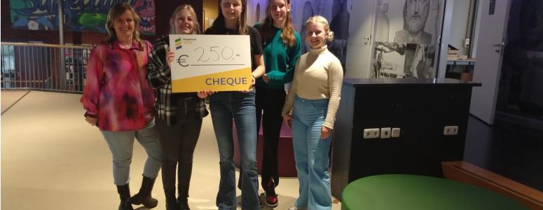Cheque voor Jeugdhulp Friesland